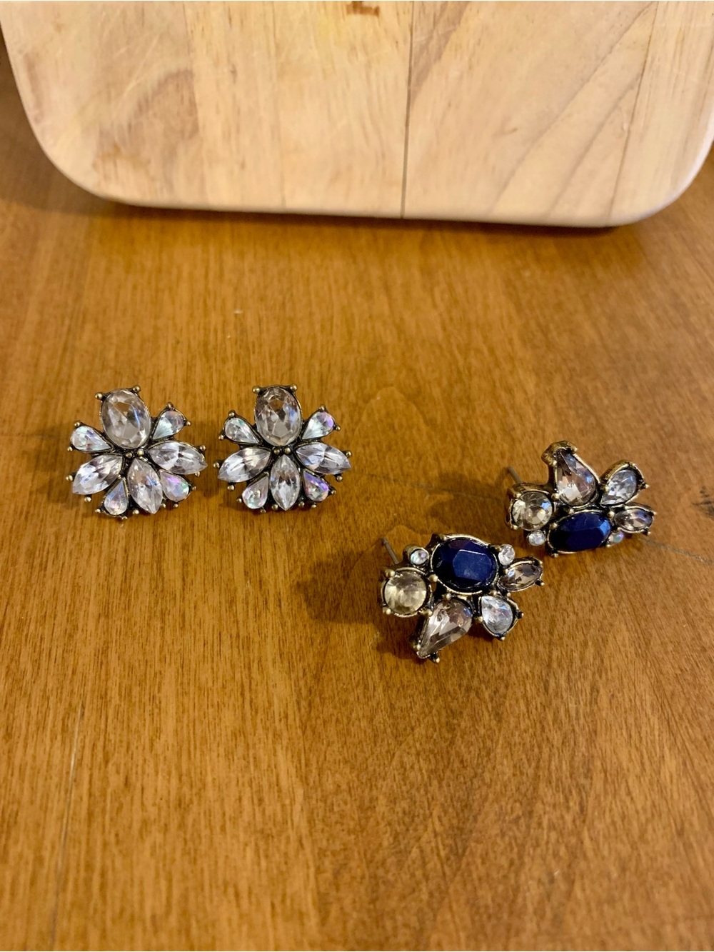 2 pairs of costume rhinestone stud earrings